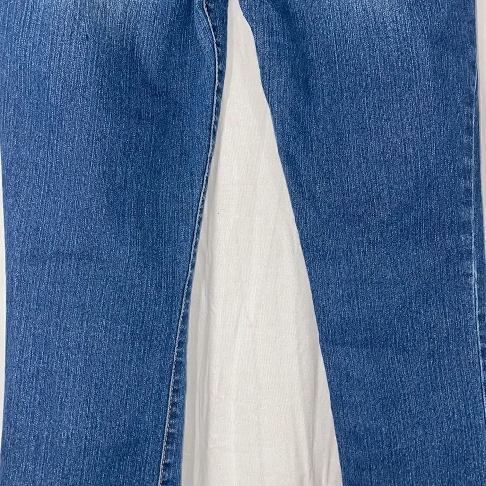 Place skinny jeans